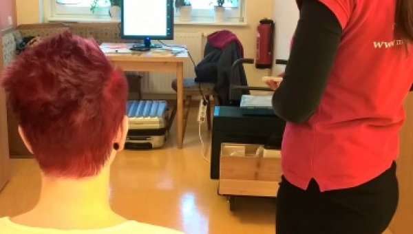 Sehtest in der Volkssolidarität in Rathenow